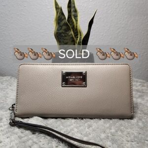 Michael Kors Large Jet Set Travel Continental Wallet/Wristlet - PRICE IS FIRM